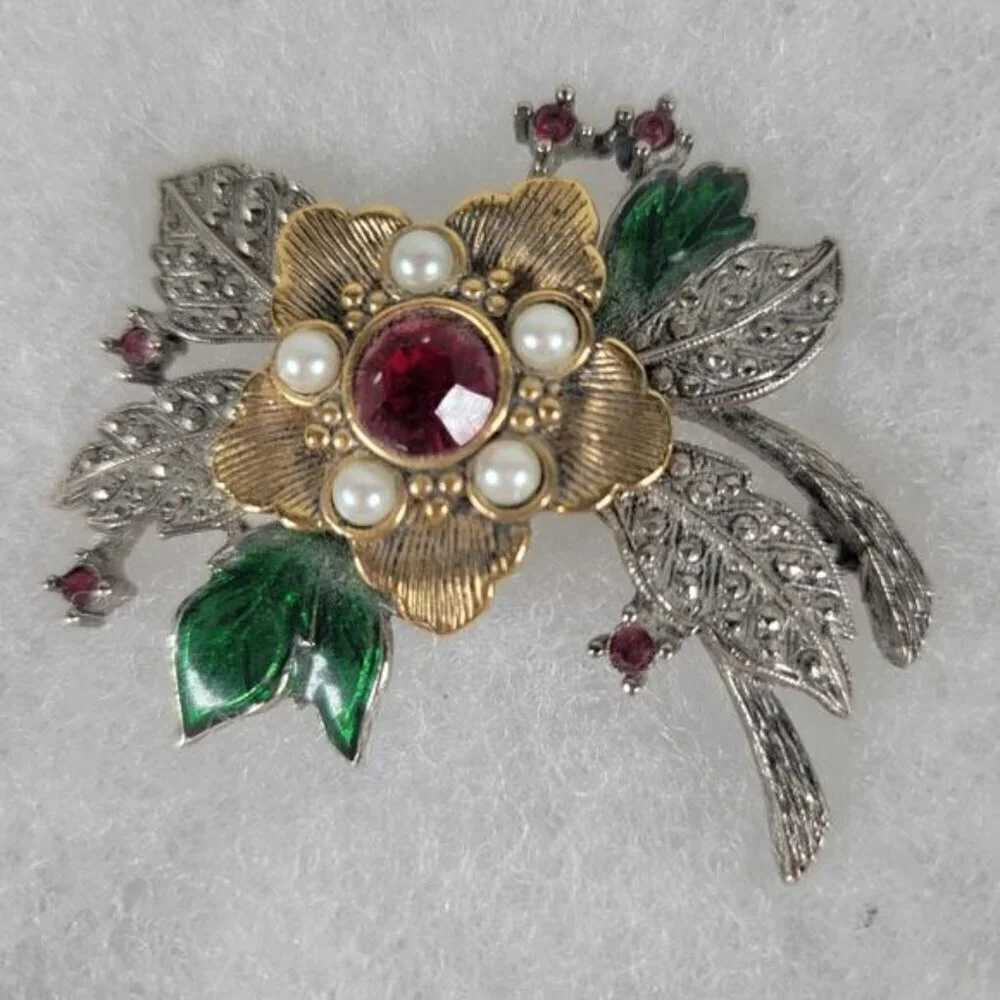 Vintage Avon Christmas Poinsettia Winter Floral Mixed Metal Faux Pearl Brooch